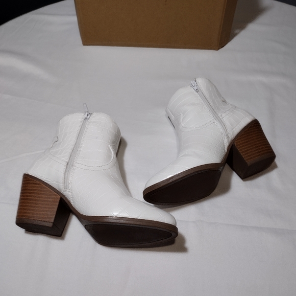 Sugar Tula Vegan Leather Snake Skin Pointed Toe Western Ankle Boots - Picture 4 of 16